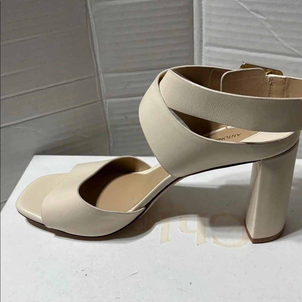 Antonio Melani leather block heel sandals. NWOT - Picture 5 of 8